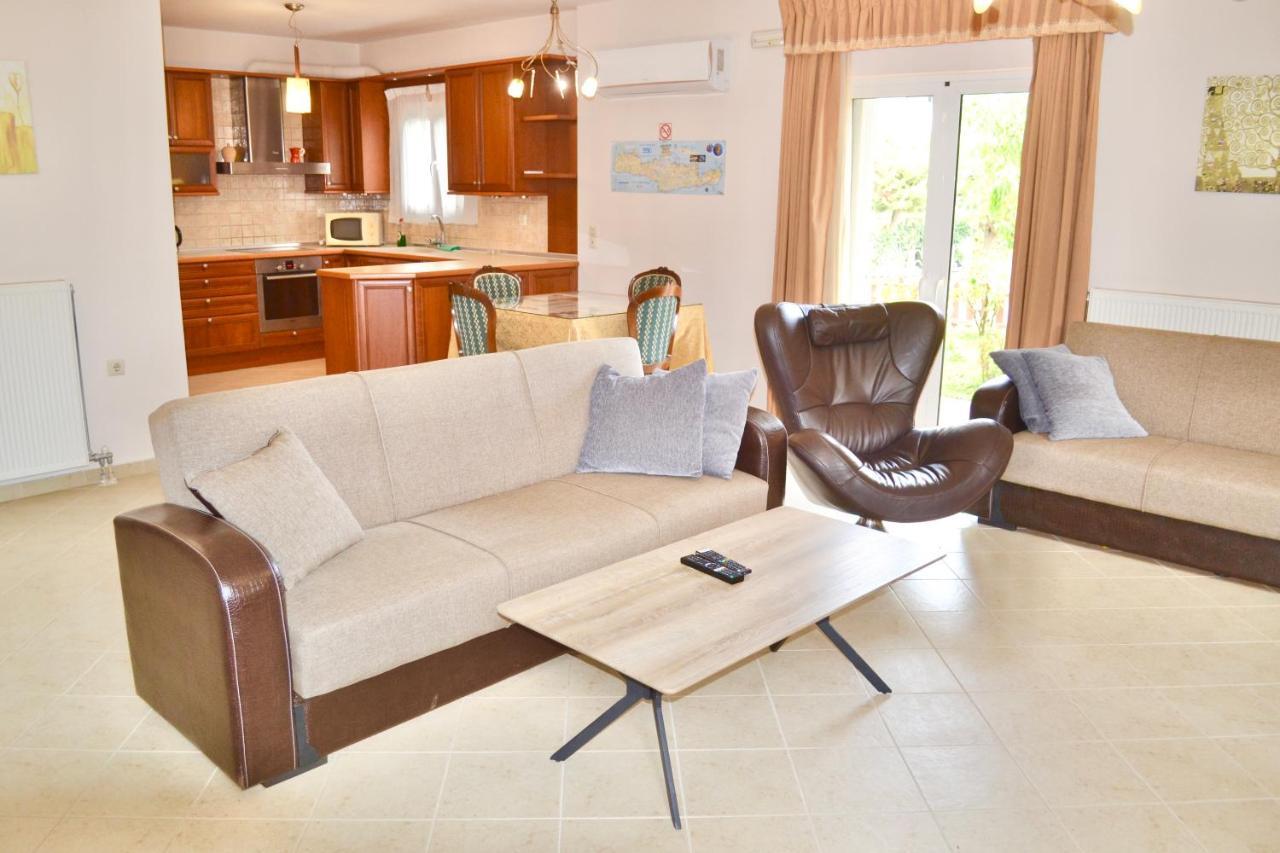 Giorgos Large Size Apartments -Family Friendly With Free Parking And Yard Views Iraklio Exteriér fotografie