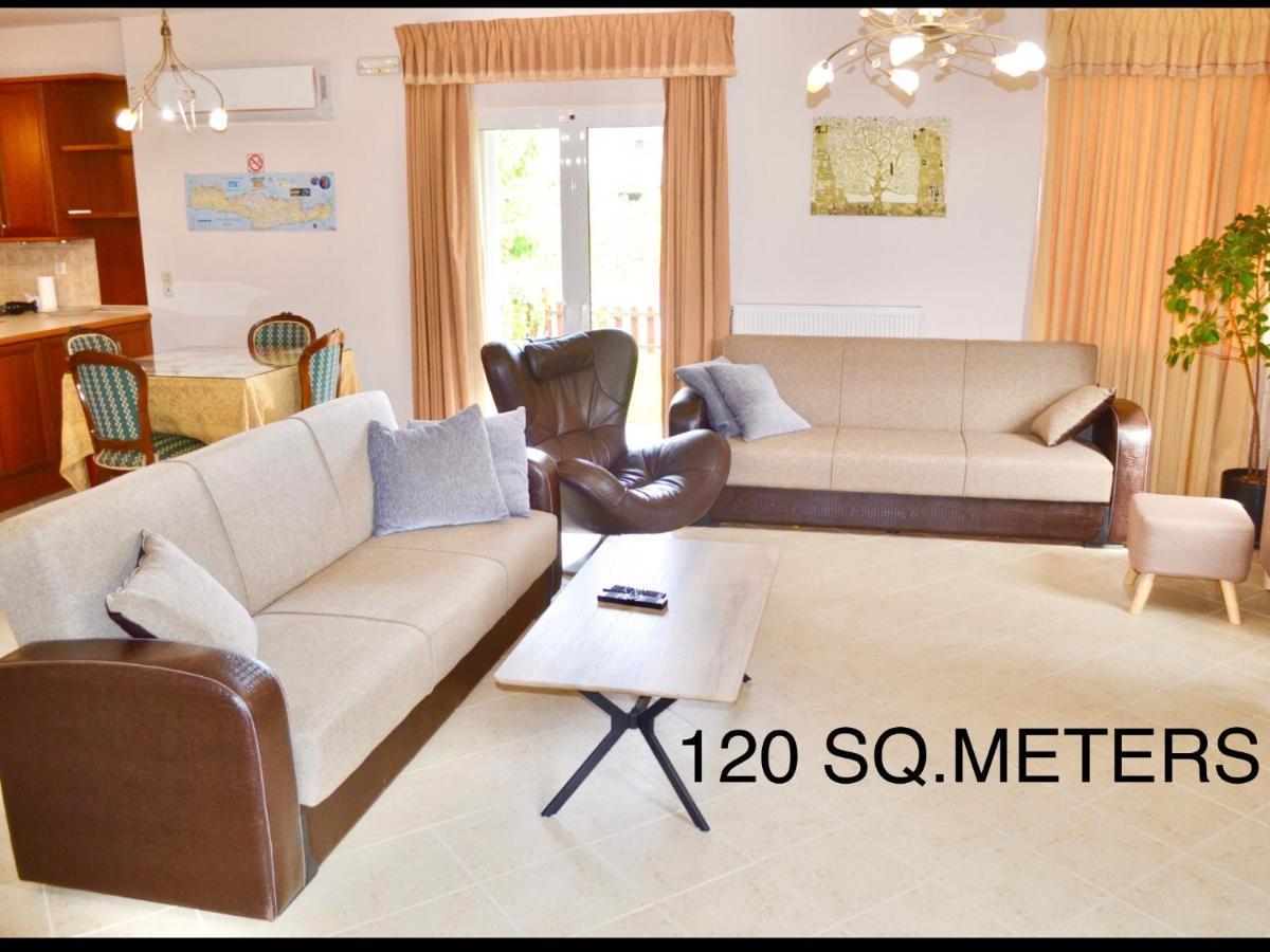 Giorgos Large Size Apartments -Family Friendly With Free Parking And Yard Views Iraklio Exteriér fotografie